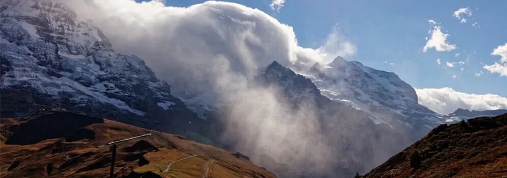 Adiabatisch - Wolken entstehen an Berghängen