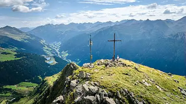 Gipfelkreuz auf dem Paznauner Höhenwege
