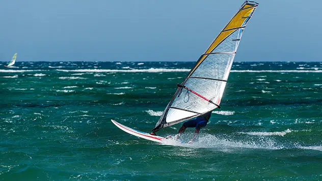 Windsurfer vor der Küste Naxos