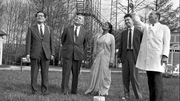 Anna Mani with international scientists in Tübingen, Germany in 1965