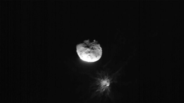 Das Satellitenbild zeigt die Abgasfahne des Asteroiden Dimorphos nach dem gezielten Einschlag der DART-Mission. 