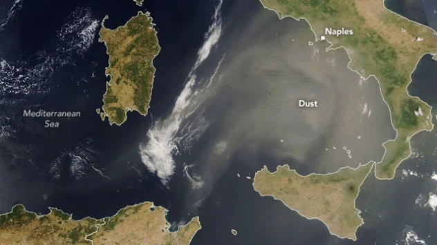 Eine riesige Wolke aus Saharastaub zieht über das Mittelmeer bis nach Südeuropa.