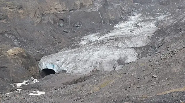 Ice caves often form at the bottom of the glacier gate, where a lot of meltwater leaves the glacier.