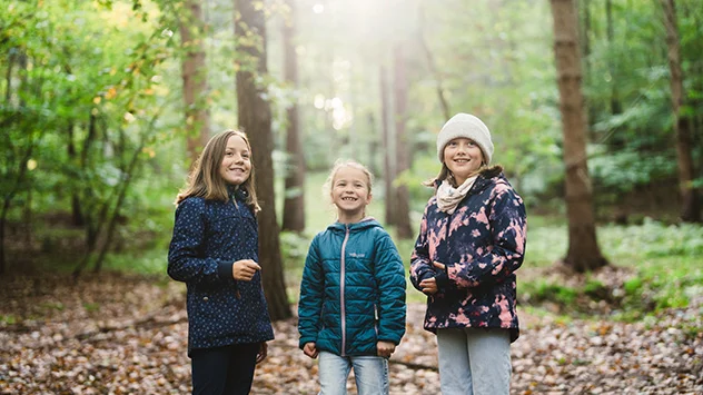 Kinderheilwald auf Usedom - Bild: TMV/Gross Kinder im Kinderheilwald gehen auf Entdeckungsreise