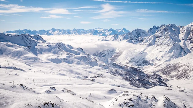 Verschneite Berglandschaft in Breuil-Cervinia Valtournenche Zermatt