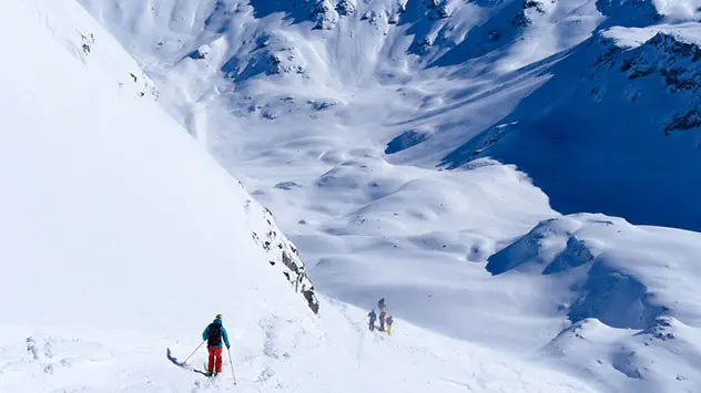 Blick über die Landschaft und die Berge in Verbier