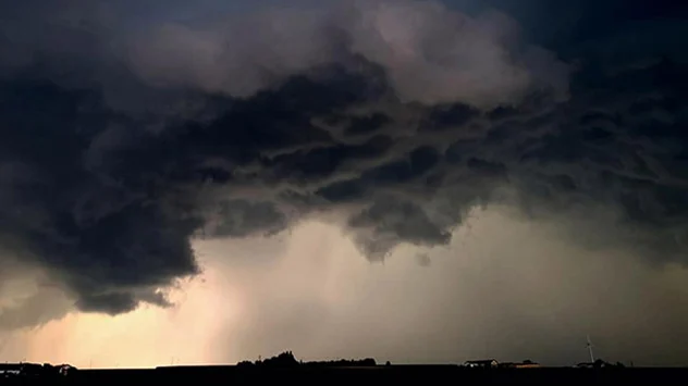 Kräftiges Gewitter vor der eigentlichen Kaltfront