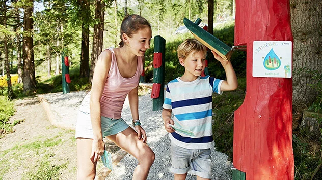 Kinder entdecken den "Wusel-Seeweg" am Achensee