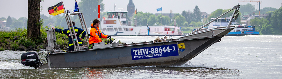 Boot vom Technischen Hilfswerk auf dem Rhein (c) dpa