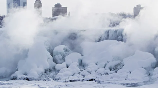 Niagarafälle zu Eis erstarrt