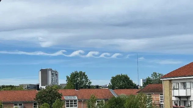Kelvin-Helmholtz skyer over bygninger