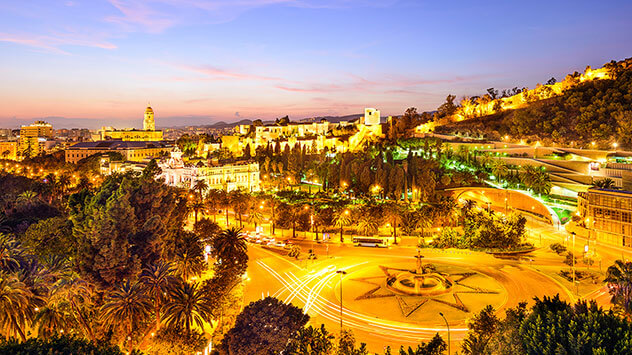 Malaga bei Nacht