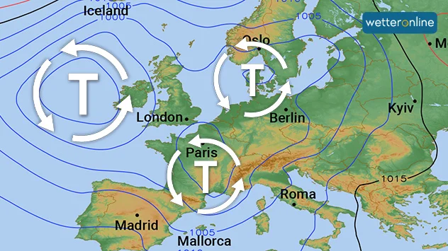 Mitteleuropa liegt unter einem Tiefdruckkomplex mit drei Tiefdruckzentren. 