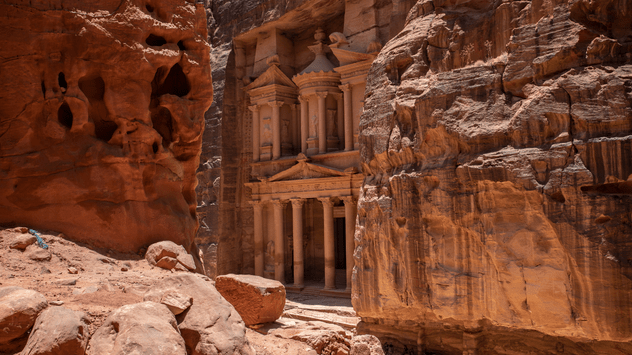 Fachada del Tesoro de la ciudad escondida de Petra, Jordania. 