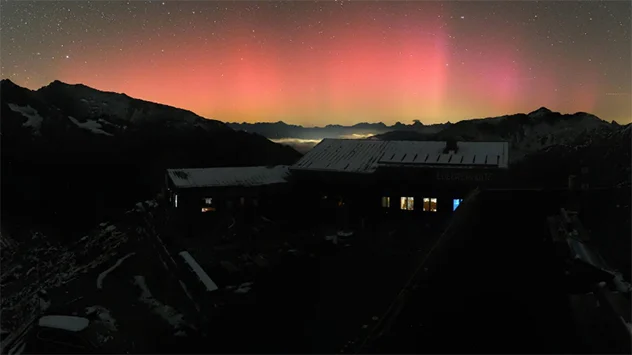 Polarlichter über den Alpen