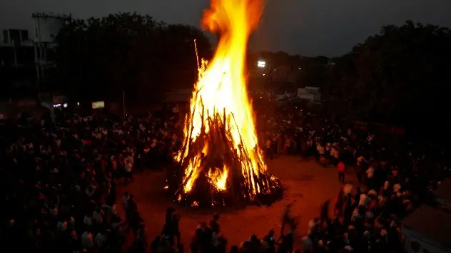 Parikrama during Holika Dahan exposes the body to heat, further aiding cleansing