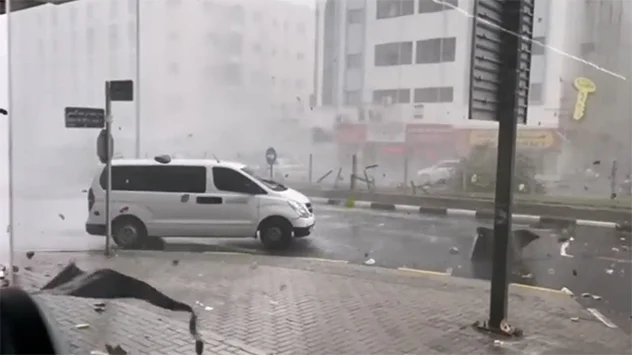 Furtuni violente în Dubai