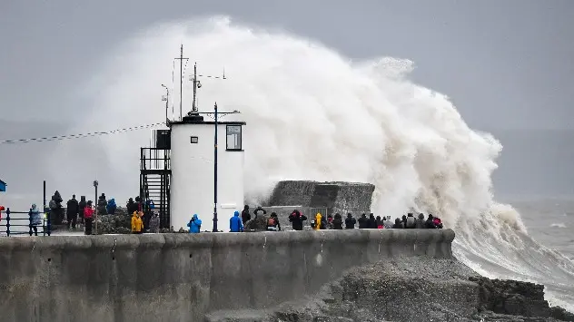 Crashing waves