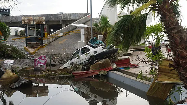 Schäden und Überschwemmungen in Acapulco nach Hurrikan OTIS. 