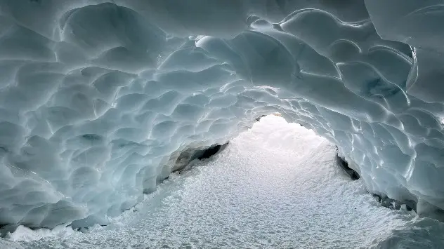 Peșteră de gheață