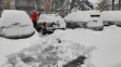 Засніжені автомобілі і заблокований рух у середу вранці в північному шведському місті Кіруна після сильного снігопаду
