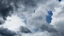 Passages nuageux dans le ciel