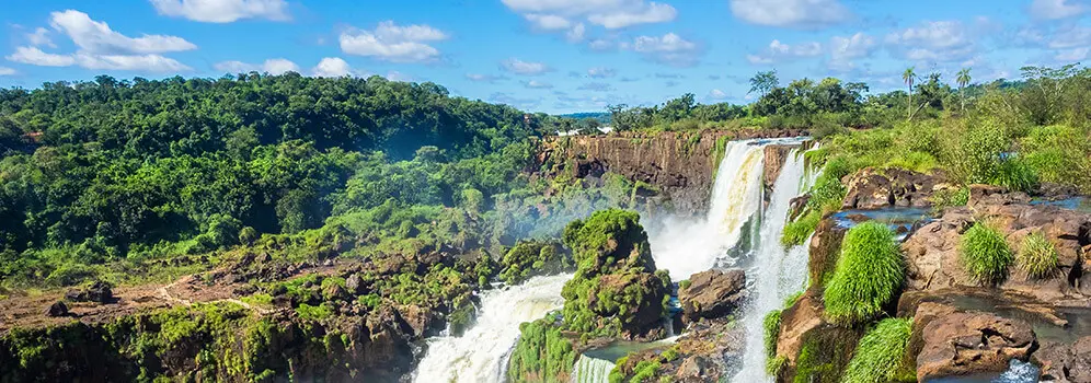 Wasserfall im Dschungel in Paraguay