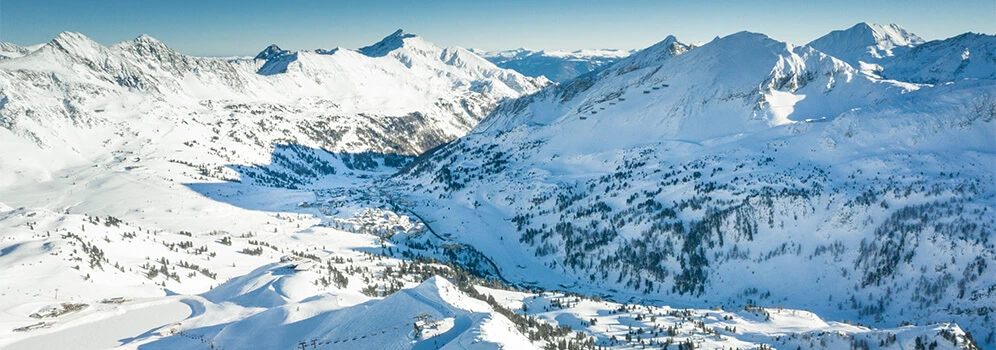 Schneebedeckte Berge in Obertauern