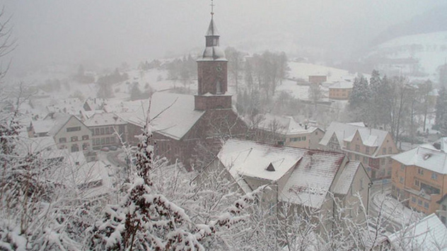 Schnee zum Weihnachtsfest 2010 - verschneite Stadt im Sauerland