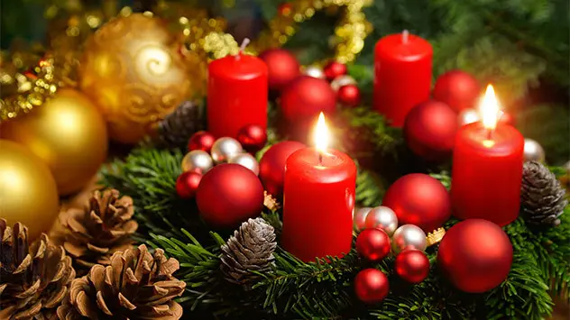Der Adventskranz verkürzt das Warten auf das Weihnachtsfest. Der Adventskranz verkürzt das Warten auf das Weihnachtsfest.