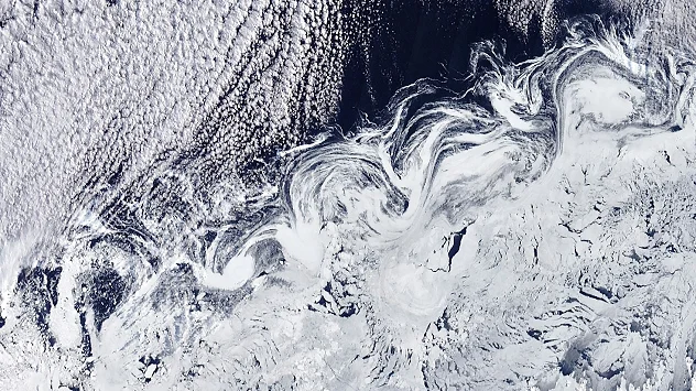 Vârtejuri și spirale de gheață în Atlanticul de Nord.