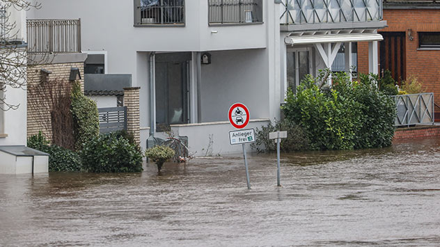  Das Hochwasser der Aller erreicht Wohnhäuser in der Verdener Altstadt.