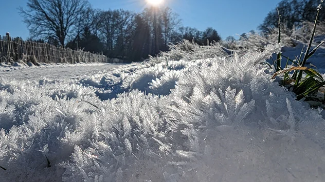 Eisform auf gefrorenem See