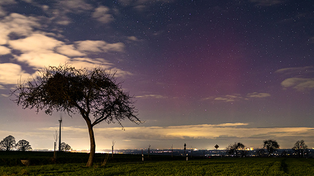 Selbst im Landkreis Soest in Nordrhein-Westfalen lässt sich die sogenannte Aurora Borealis schwach erkennen.