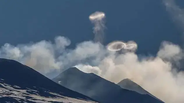Inele de fum pe Etna