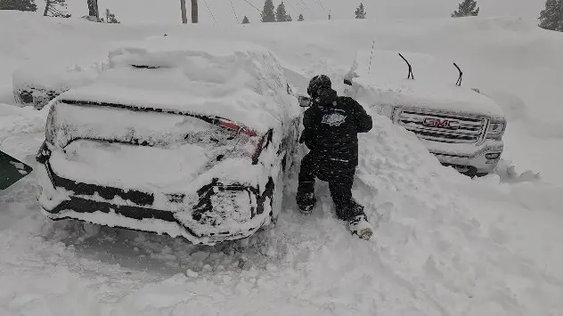 Sierra stuck drivers snowstorm
