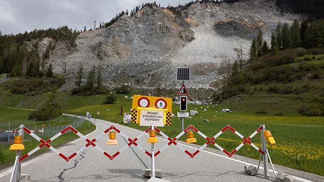 Im wieder donnern grössere Brocken in RIchtung Brienz.