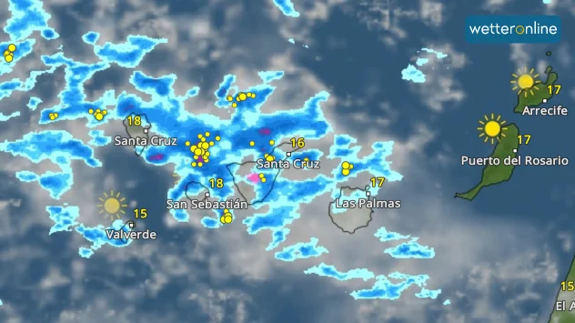 Laut WetterRadar toben sich vor allem am Samstagmorgen Gewitter und kräftige Regenfälle über den westlichen Kanaren aus. 