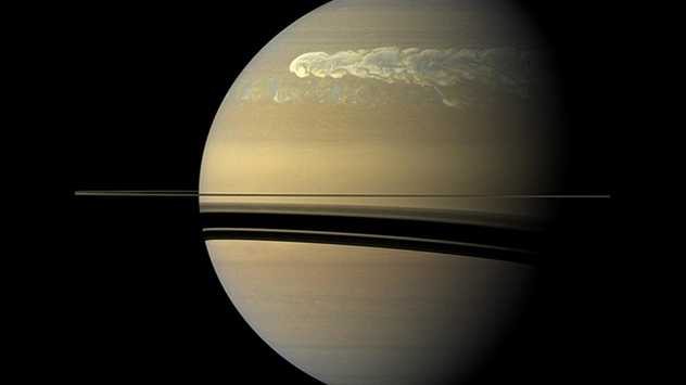 Auch auf dem Saturn gibt es Jahreszeiten. Allerdings dauert ein Saturnjahr fast 30 Erdenjahre.