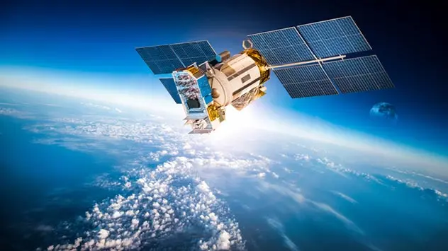 Satellit überwacht die Erdoberfläche und Atmosphäre