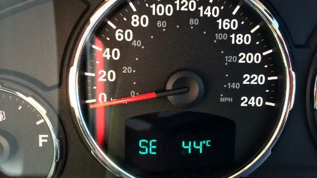 La temperatura del coche puede no ser correcta debido a varios factores. 