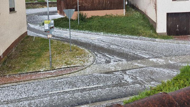 In Irndorf, ebenfalls im Landkreis Tuttlingen, sehen die Straßen zwischenzeitlich winterlich aus. 