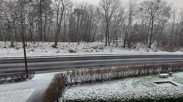 Schnee an einer Straße in Bad Freienwalde 