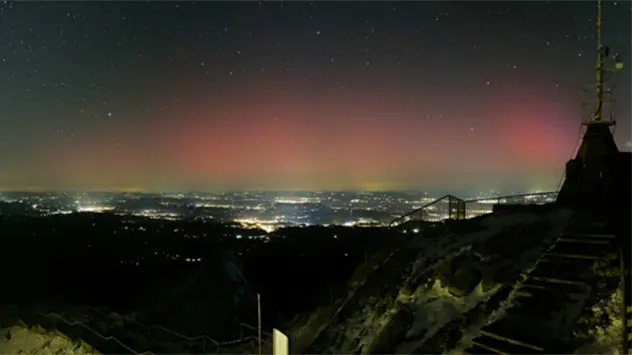 Sogar über dem Säntis in der Schweiz hat eine Webcam Polarlichter aufgezeichnet. 
