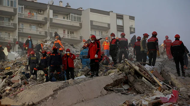 Erdbeben Türkei - Eingestürzte Häuser in Izmir