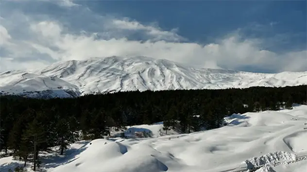 Schneebedeckter Vulkan Ätna