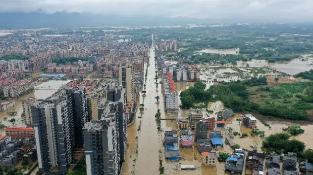 Heftige Gewitter haben in Guangzhou im Südosten Chinas zu großen Überschwemmungen geführt. 