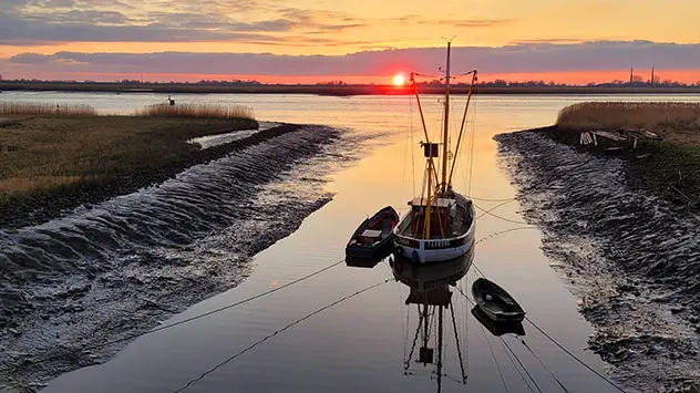 Strandurlaub im Winter - © Marion Holtz via Wettermelder Sonnenuntergang im ostfriesischen Terborg an der Ems.