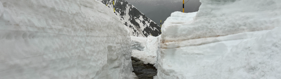 Viel Schnee auf den Bergen.
