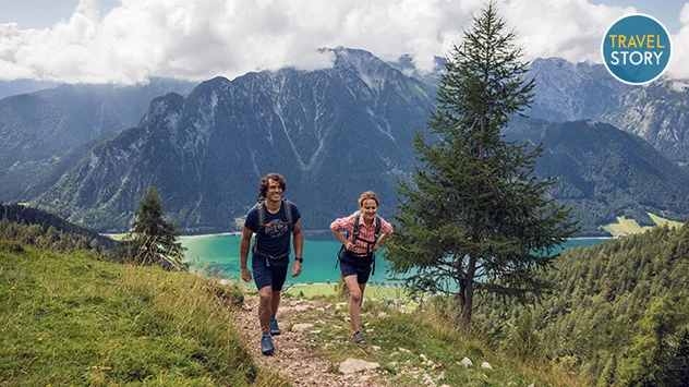 Wanderer im Rofangebirge am Achensee